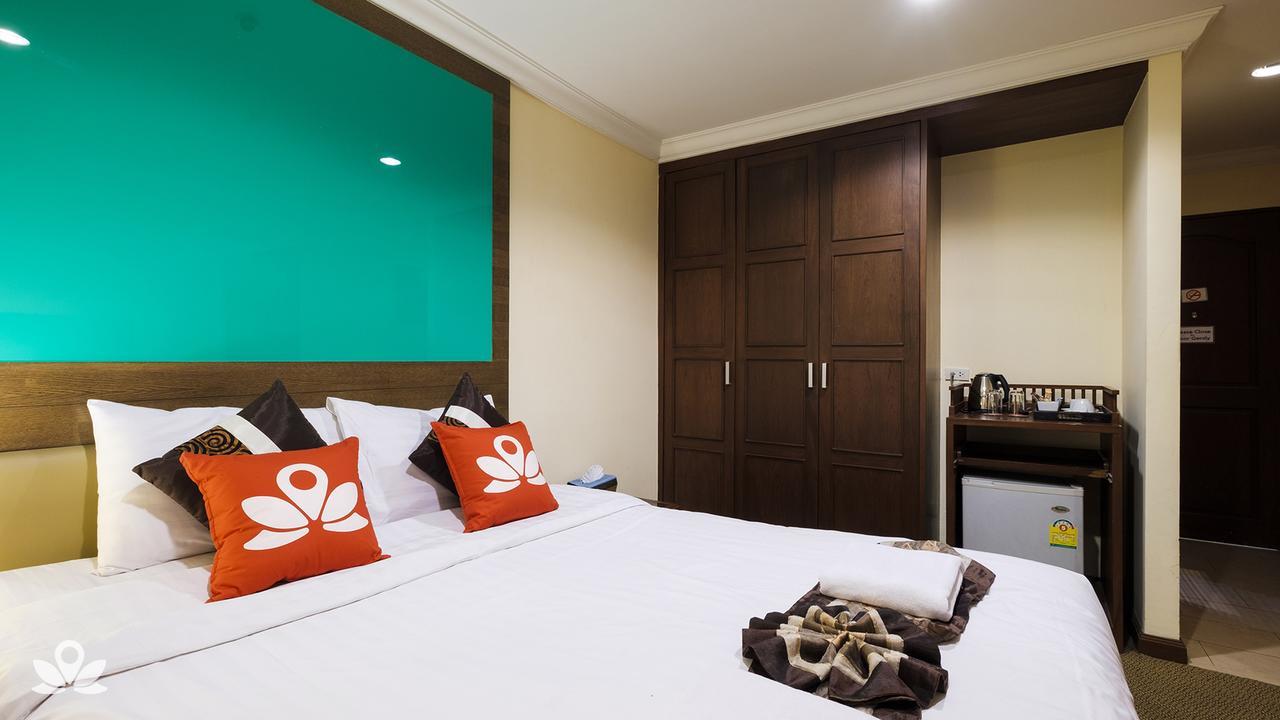 Zen Rooms Silom 12 Bangkok Exterior photo
