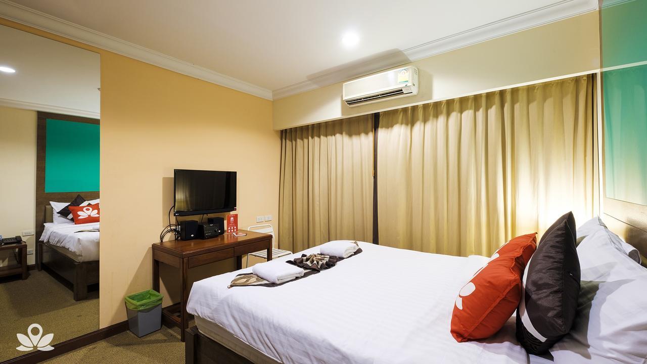 Zen Rooms Silom 12 Bangkok Exterior photo