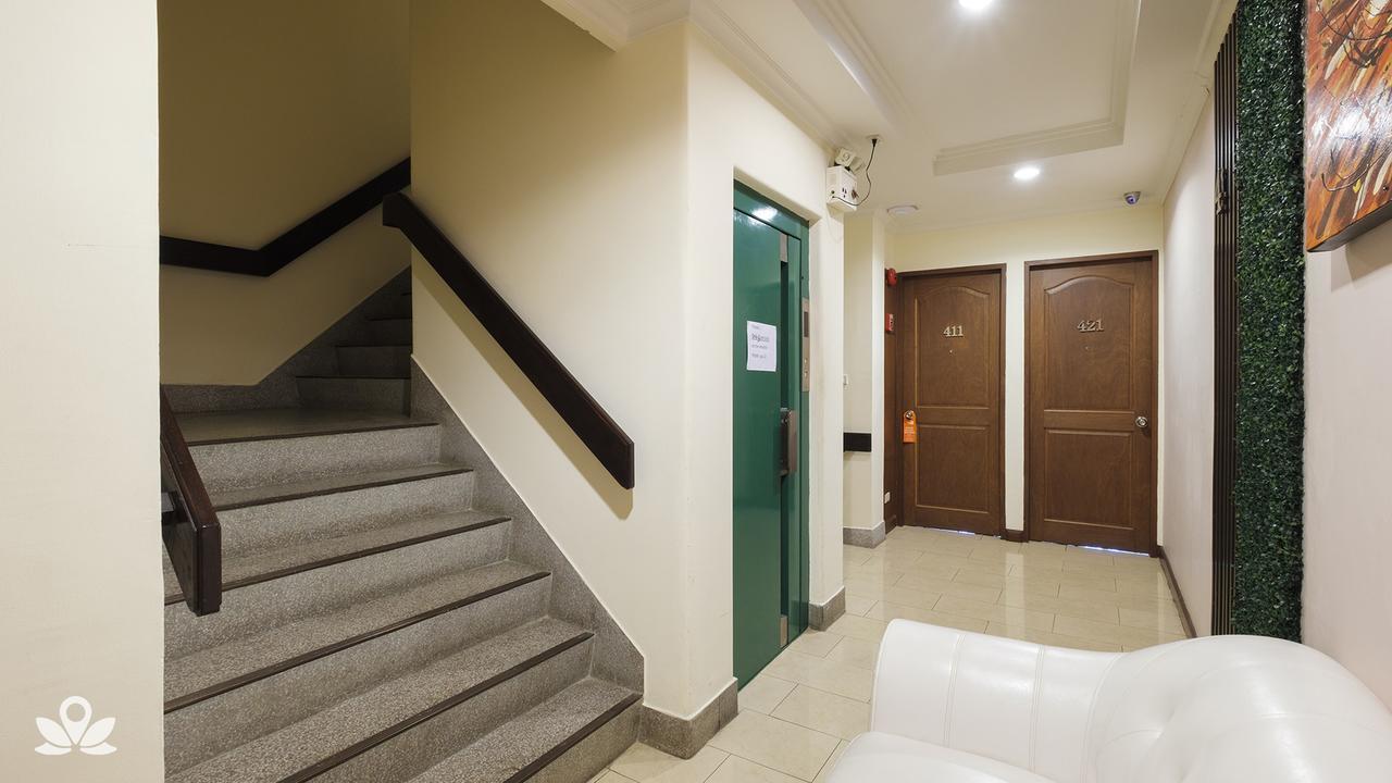 Zen Rooms Silom 12 Bangkok Exterior photo