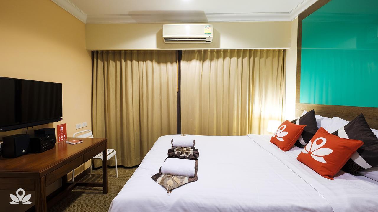 Zen Rooms Silom 12 Bangkok Exterior photo