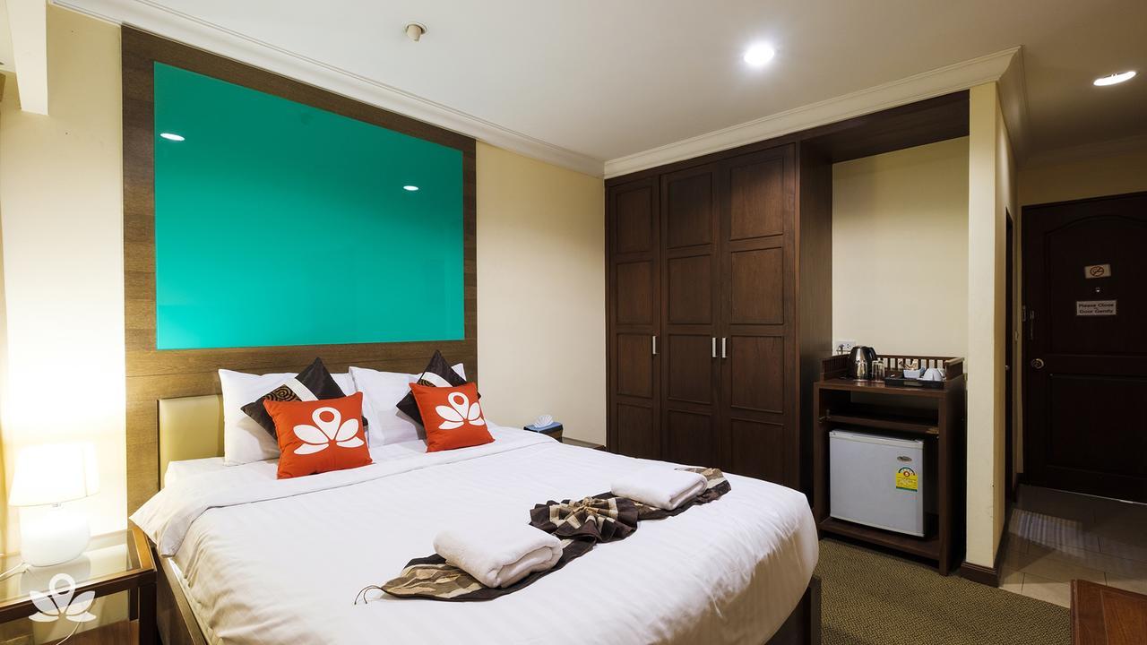 Zen Rooms Silom 12 Bangkok Exterior photo