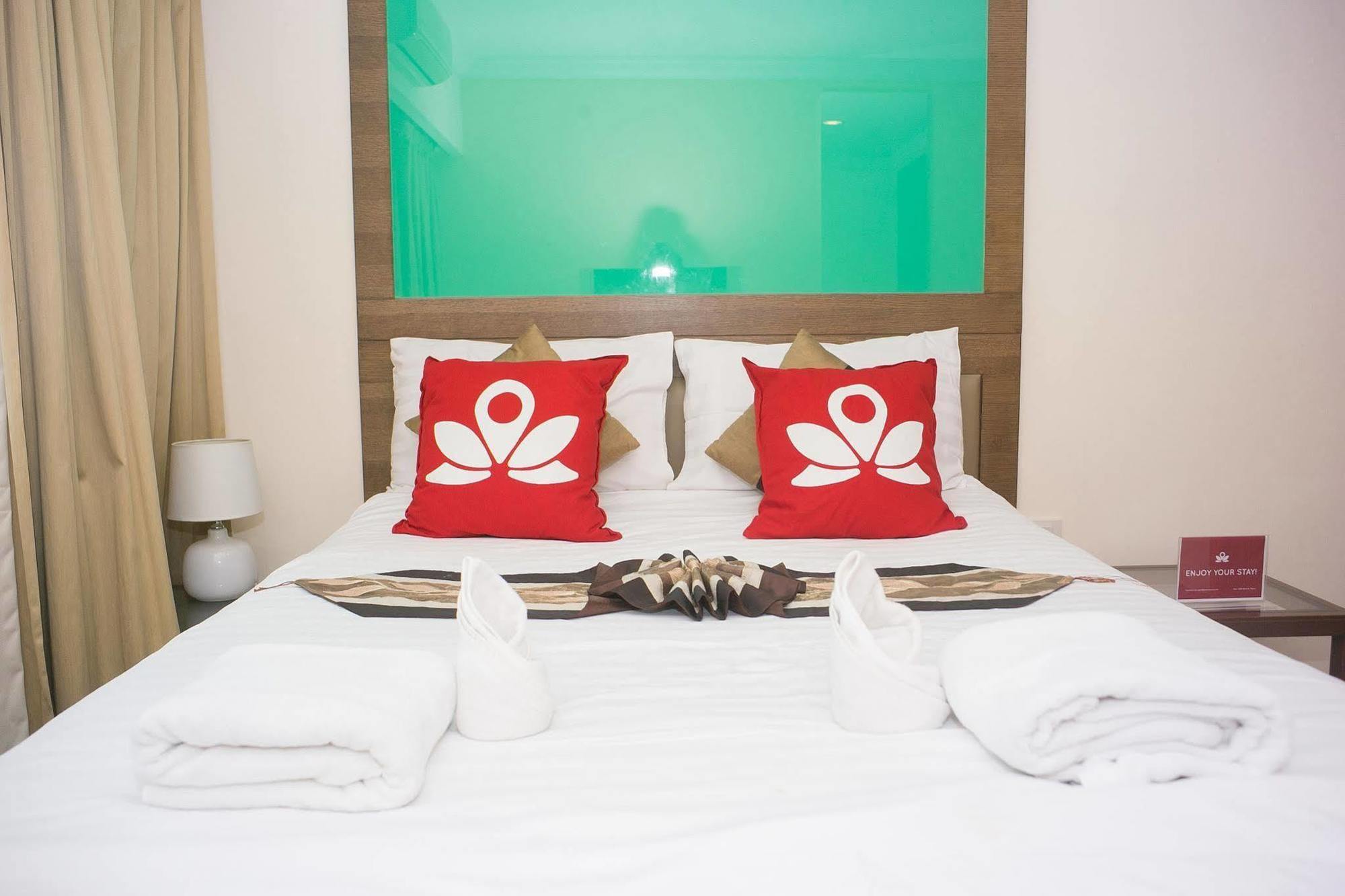 Zen Rooms Silom 12 Bangkok Exterior photo