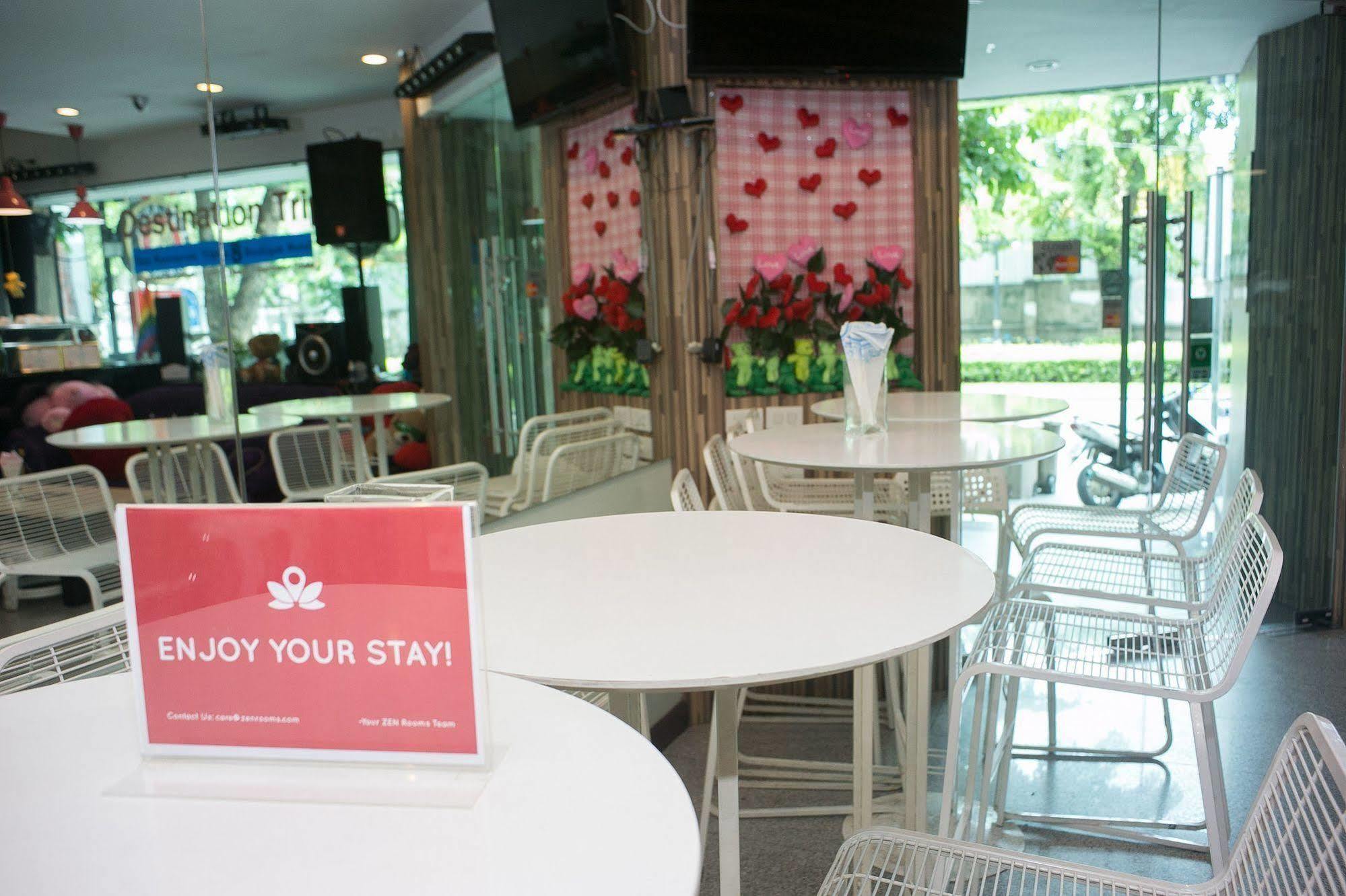 Zen Rooms Silom 12 Bangkok Exterior photo